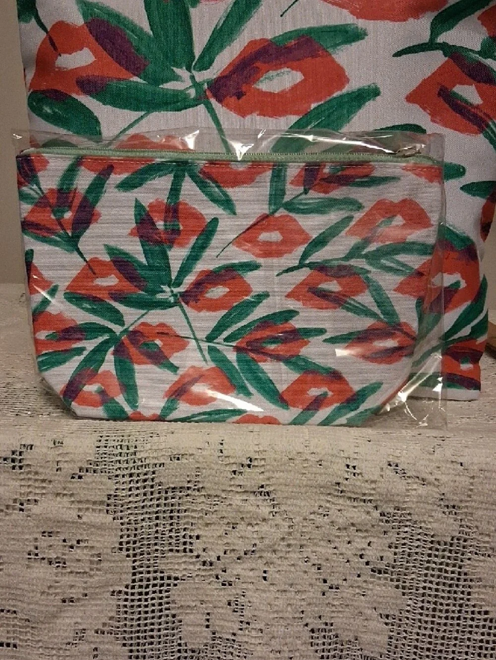 💓🪞Clinique X Drawbertson White Green and Pink Canvas Tote with Matching Pouch
